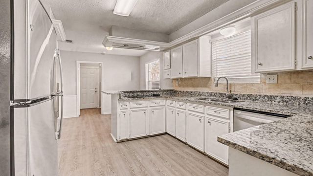 2067 SE Shadow Rock Drive, Houston, TX 77339