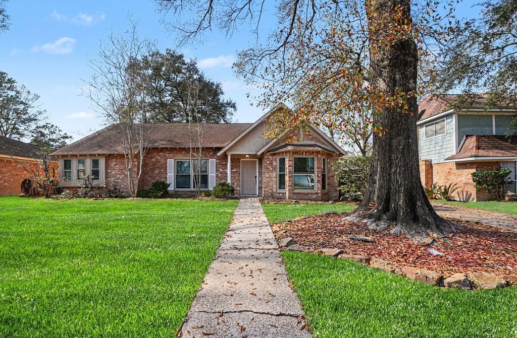 2067 SE Shadow Rock Drive, Houston, TX 77339