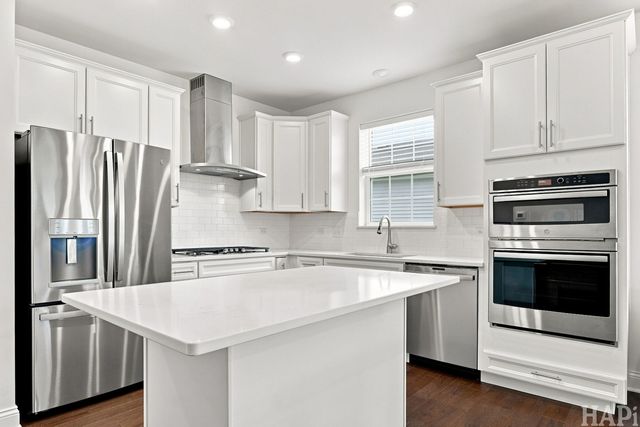 340 Brighton Court, Volo, IL 60020