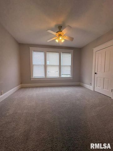 1036 W WASHINGTON Street, Springfield, IL 62702