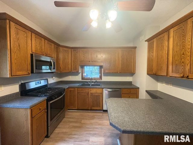 1036 W WASHINGTON Street, Springfield, IL 62702