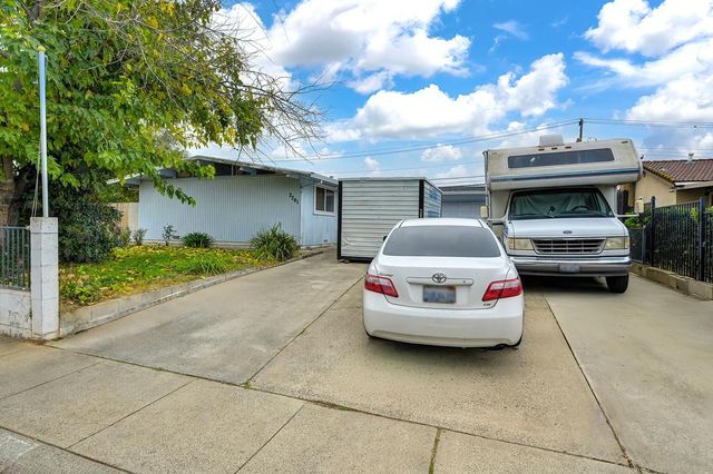 2701 El Caprice Dr, Rancho Cordova, CA 95670