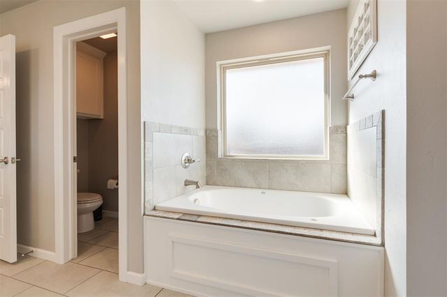 9233 NW 90th Street, Yukon, OK 73099