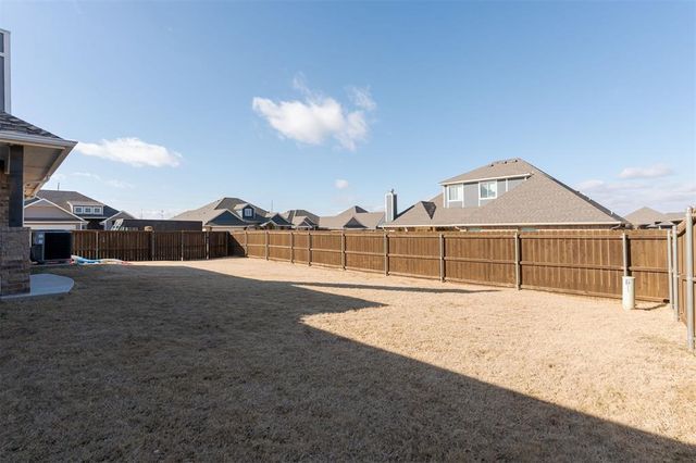 9233 NW 90th Street, Yukon, OK 73099