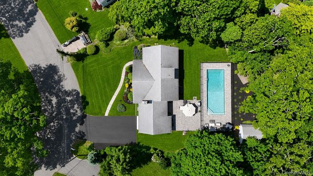 12 Wayne Court, Westhampton, NY 11977
