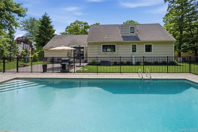 12 Wayne Court, Westhampton, NY 11977