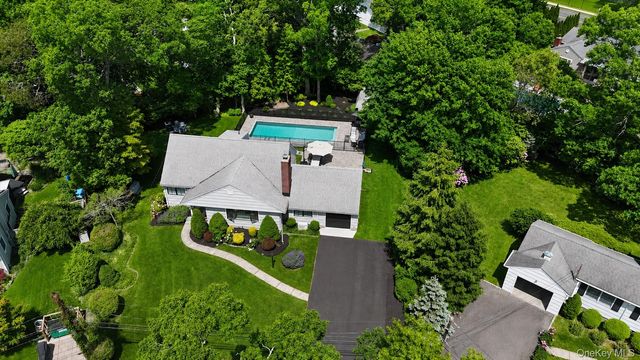 12 Wayne Court, Westhampton, NY 11977