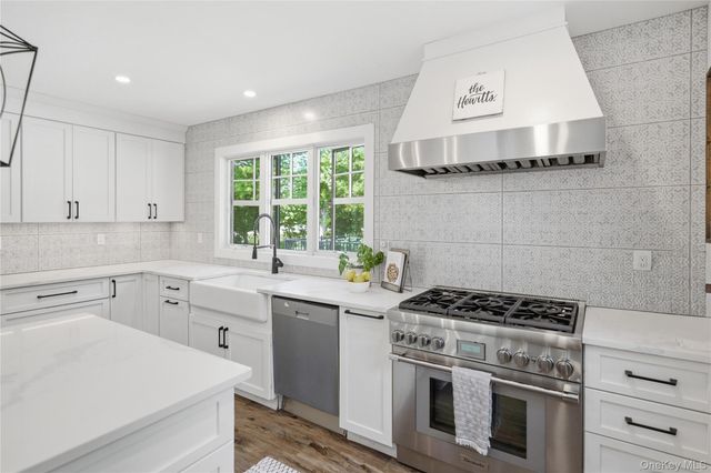 12 Wayne Court, Westhampton, NY 11977
