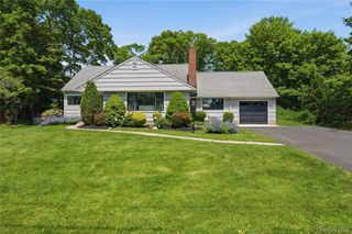 12 Wayne Court, Westhampton, NY 11977
