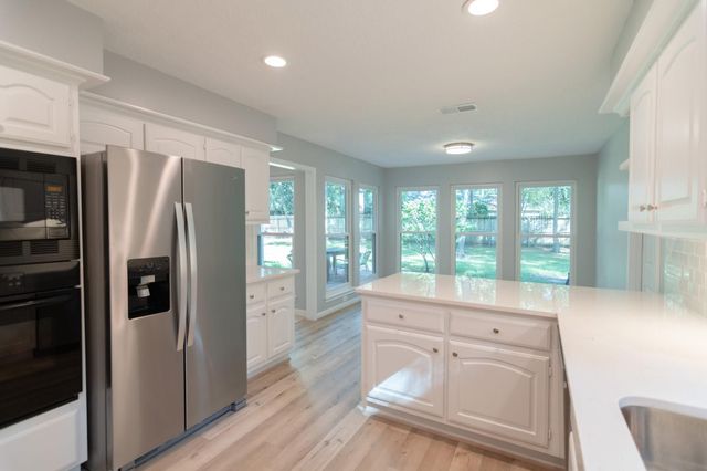 10 Coralvine Court, The Woodlands, TX 77380