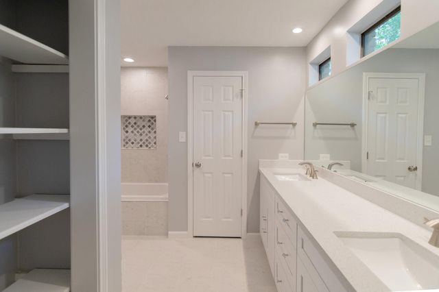 10 Coralvine Court, The Woodlands, TX 77380