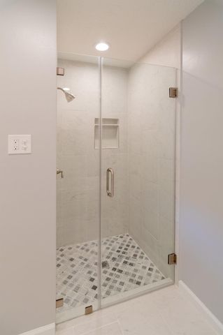 10 Coralvine Court, The Woodlands, TX 77380