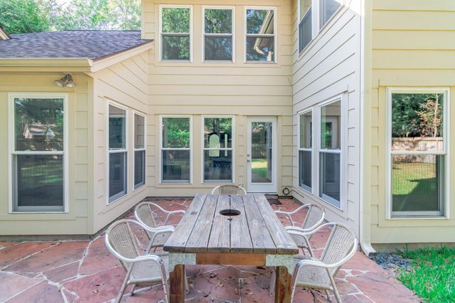 10 Coralvine Court, The Woodlands, TX 77380