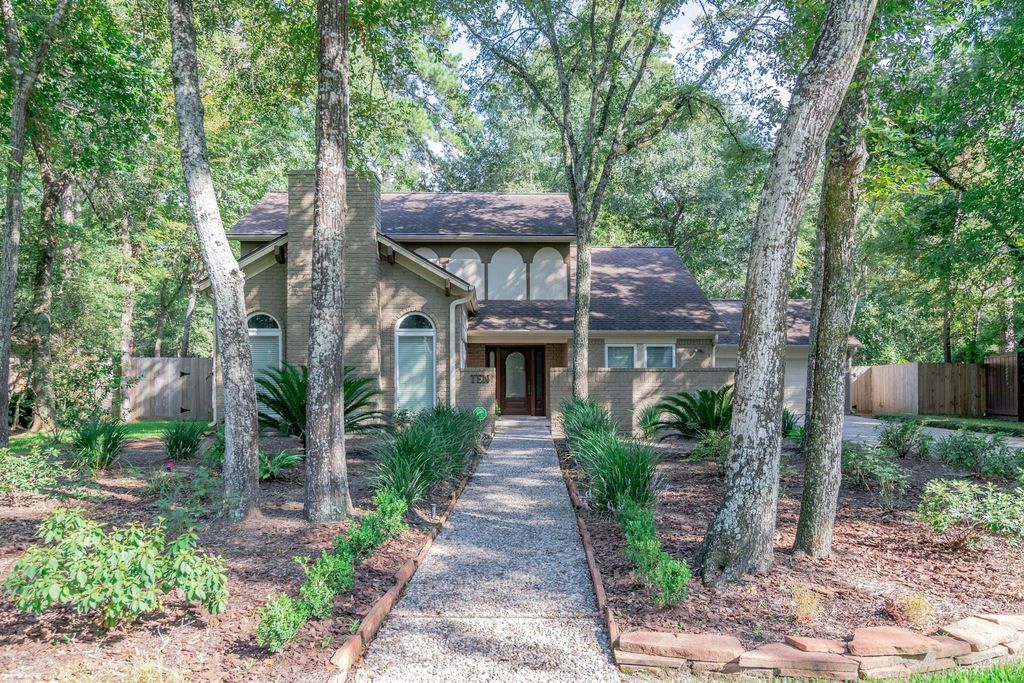 10 Coralvine Court, The Woodlands, TX 77380