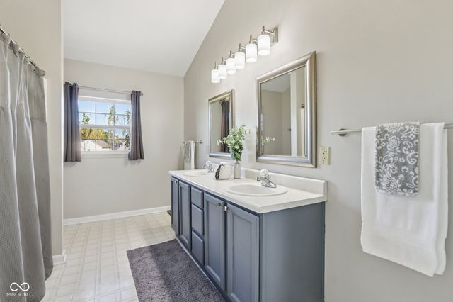 9887 Cranberry Circle, Fishers, IN 46038