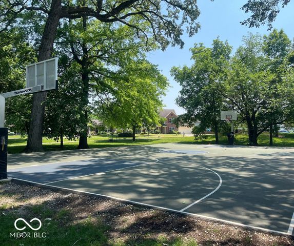 9887 Cranberry Circle, Fishers, IN 46038