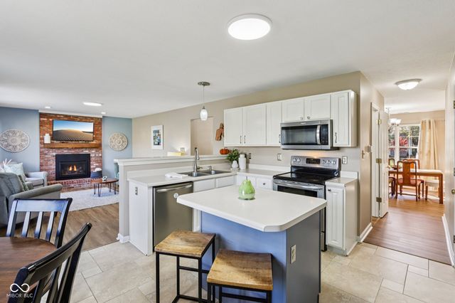 9887 Cranberry Circle, Fishers, IN 46038