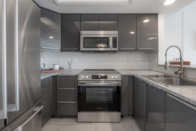 120 BRENT CIRCLE, Oldsmar, FL 34677