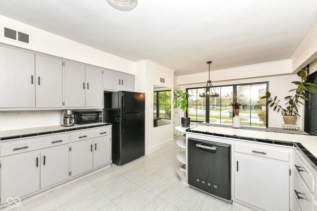 1607 Broad Ripple Avenue, Indianapolis, IN 46220