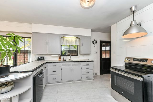 1607 Broad Ripple Avenue, Indianapolis, IN 46220