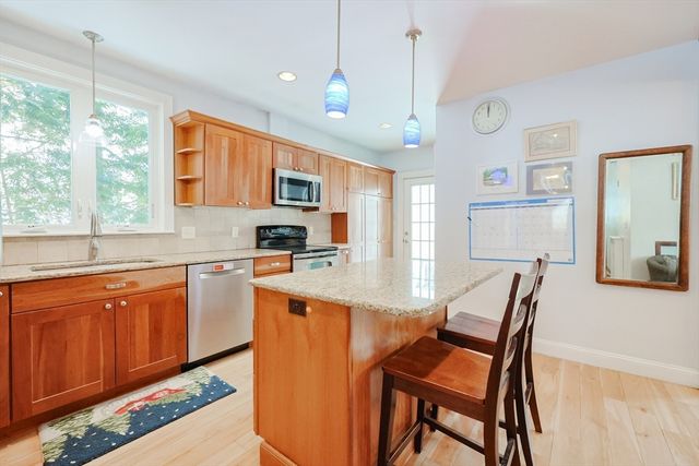 50 Riverside Pl, Walpole, MA 02081