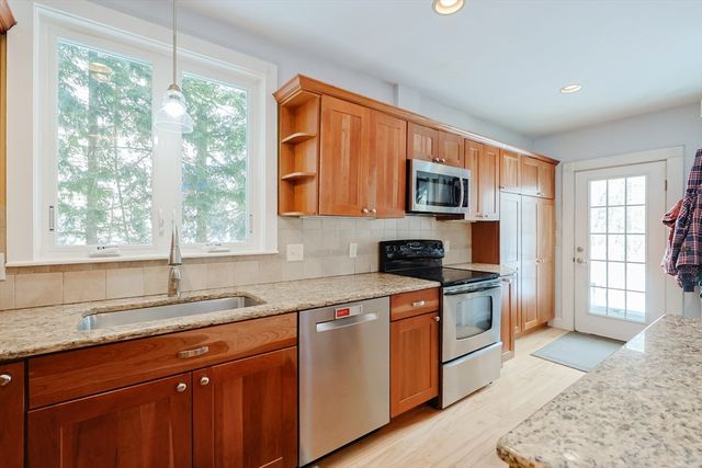 50 Riverside Pl, Walpole, MA 02081