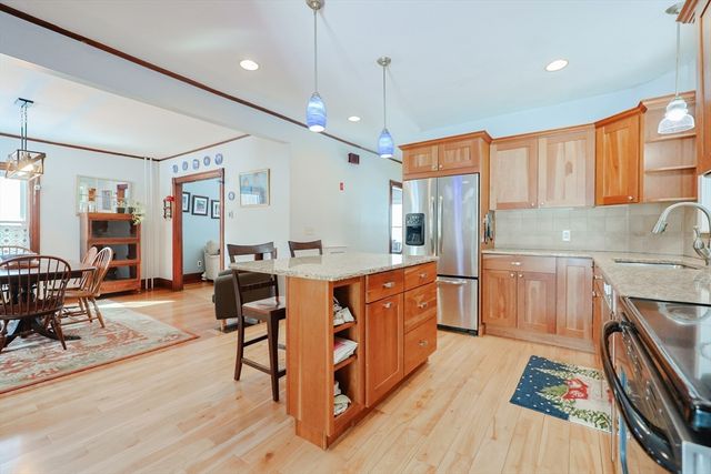 50 Riverside Pl, Walpole, MA 02081