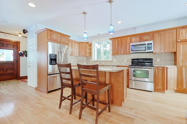 50 Riverside Pl, Walpole, MA 02081