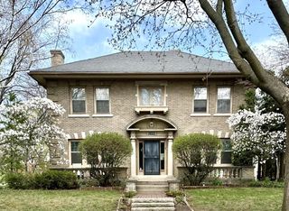 2400 E Newton AVENUE, Shorewood, WI 53211