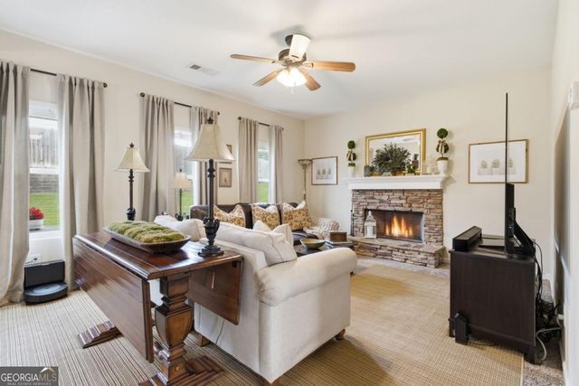 129 Kestrel Court E, Dawsonville, GA 30534