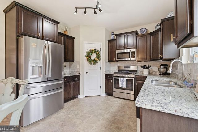 129 Kestrel Court E, Dawsonville, GA 30534