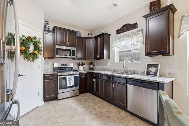 129 Kestrel Court E, Dawsonville, GA 30534