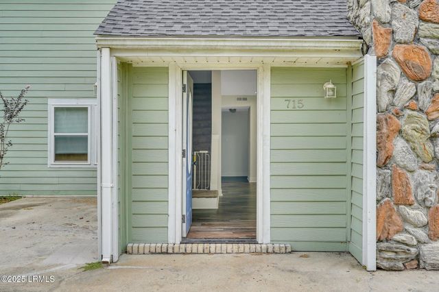 715 Sunset Circle, Beaufort, SC 29906