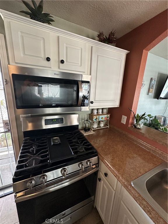 Image 12 of property listing at 260 N Lyon Avenue 112, Hemet, CA 92543