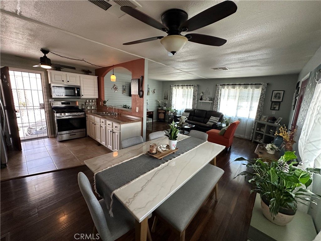 Image 14 of property listing at 260 N Lyon Avenue 112, Hemet, CA 92543