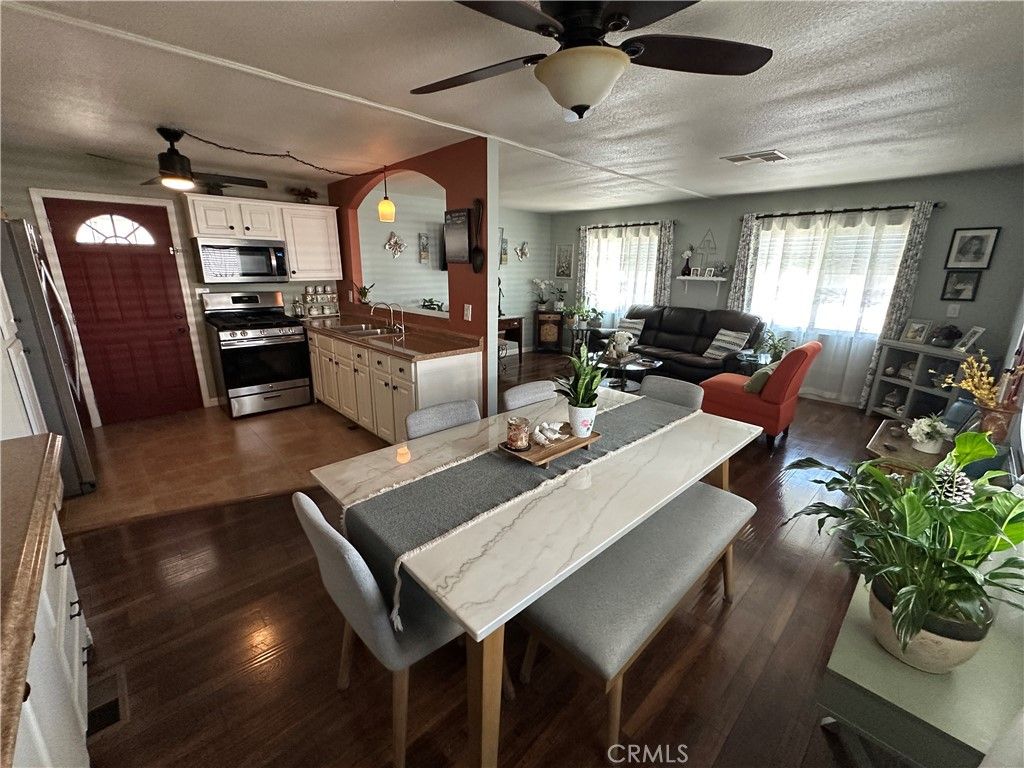 Image 21 of property listing at 260 N Lyon Avenue 112, Hemet, CA 92543