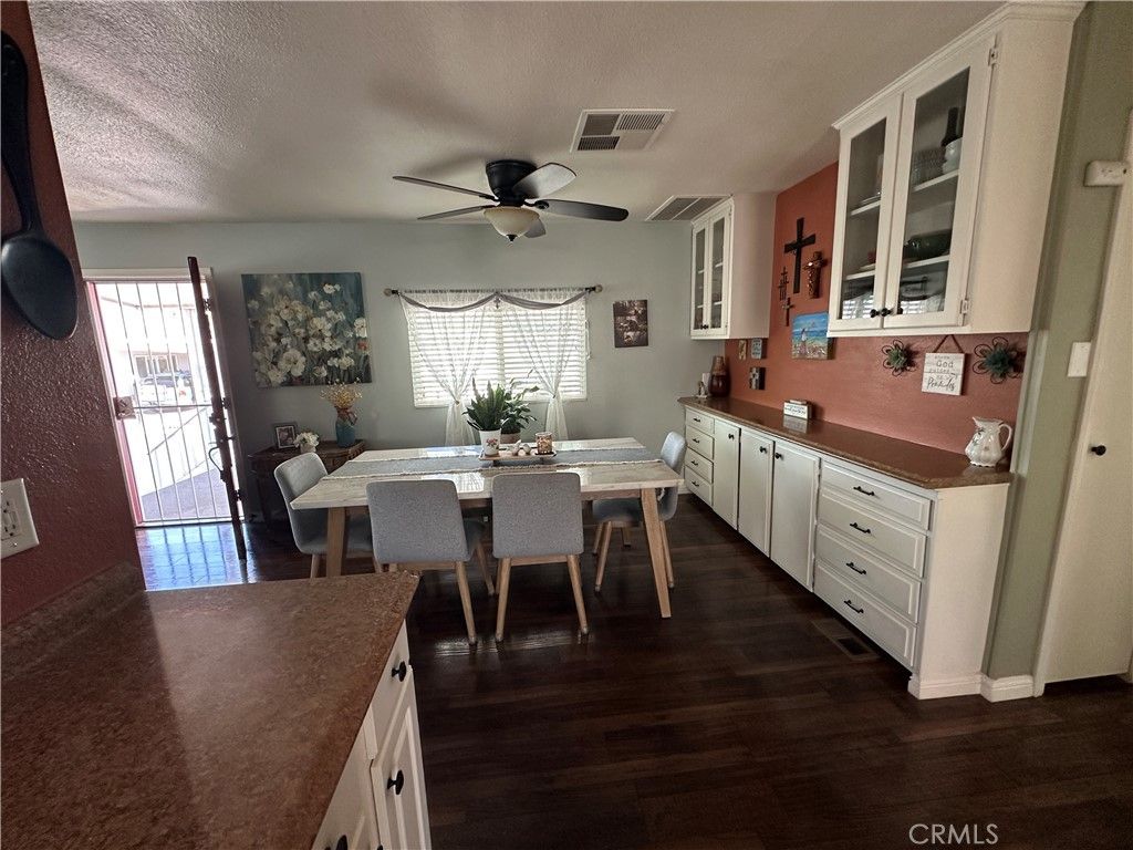 Image 25 of property listing at 260 N Lyon Avenue 112, Hemet, CA 92543