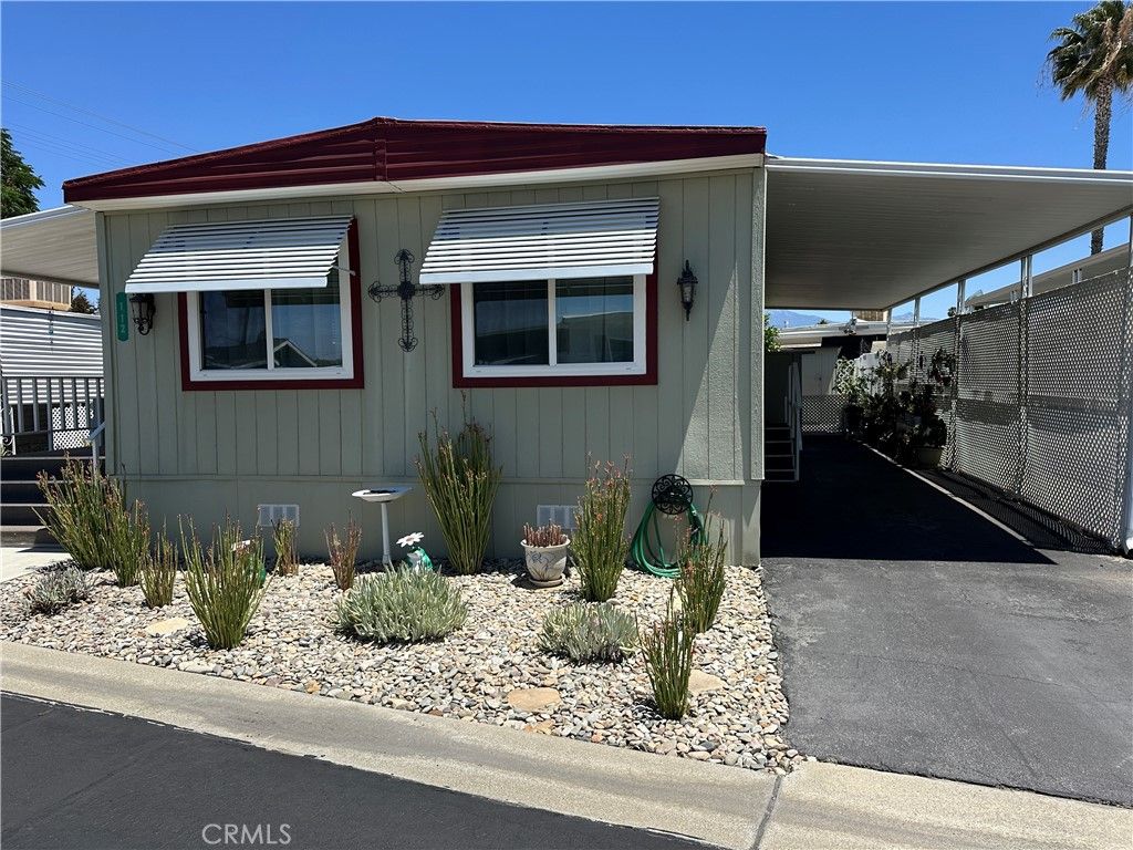 Image 3 of property listing at 260 N Lyon Avenue 112, Hemet, CA 92543