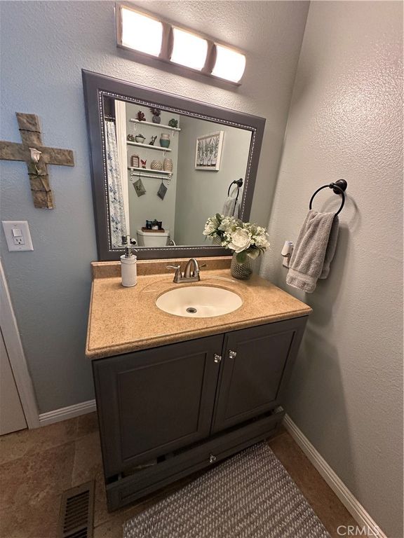 Image 31 of property listing at 260 N Lyon Avenue 112, Hemet, CA 92543