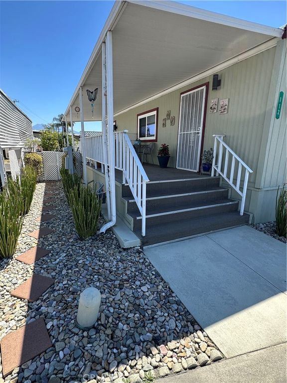 Image 42 of property listing at 260 N Lyon Avenue 112, Hemet, CA 92543