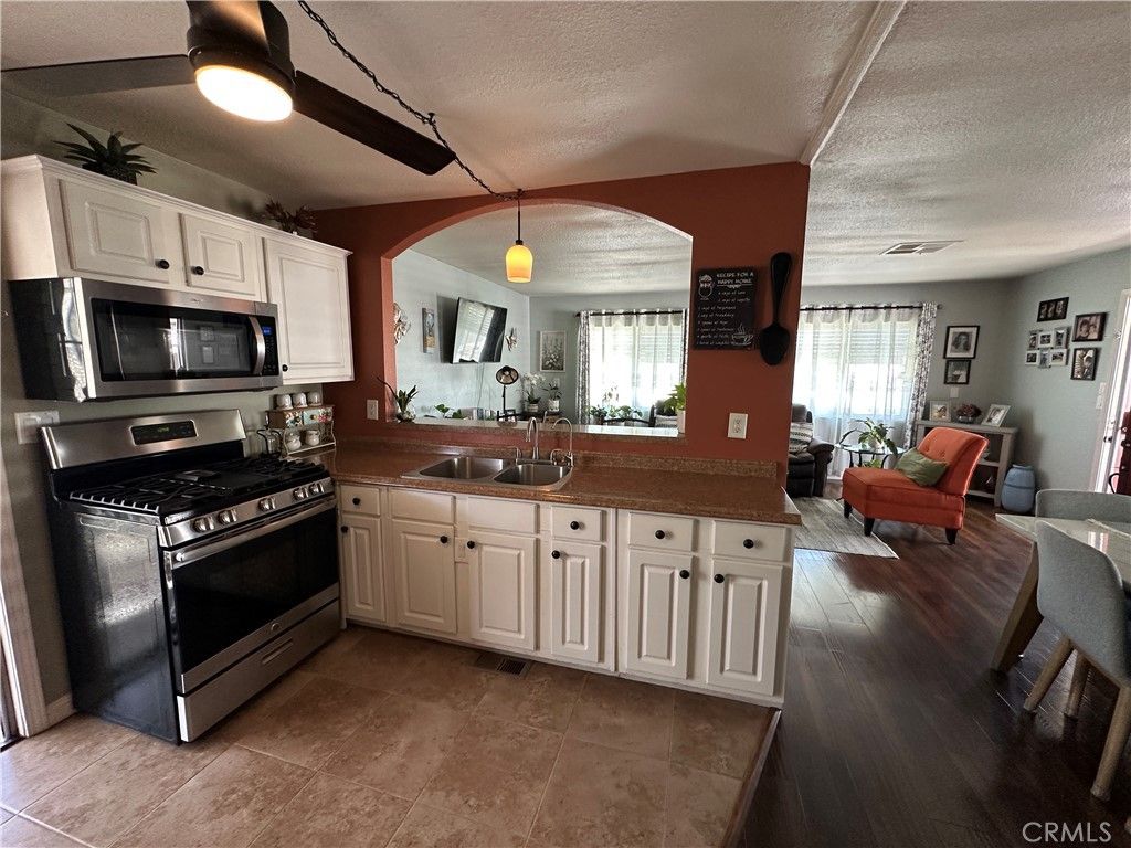 Image 5 of property listing at 260 N Lyon Avenue 112, Hemet, CA 92543