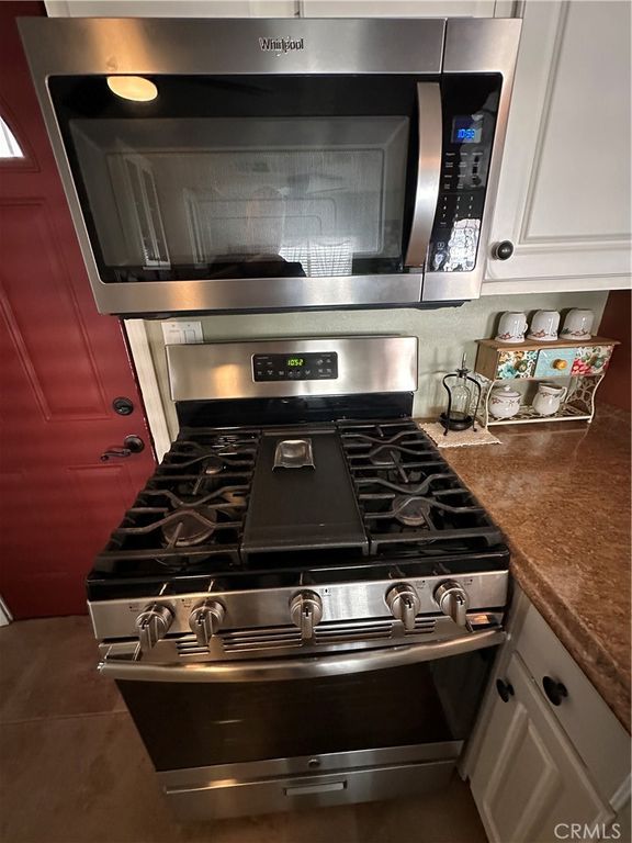 Image 7 of property listing at 260 N Lyon Avenue 112, Hemet, CA 92543