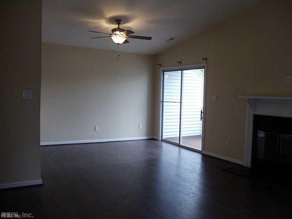 115 Roane Dr Apt E, Hampton, VA 23669