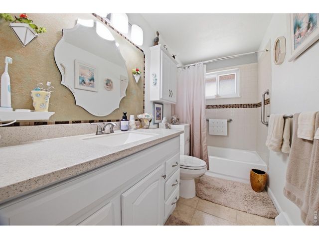 4 S Gay Dr, Longmont, CO 80501
