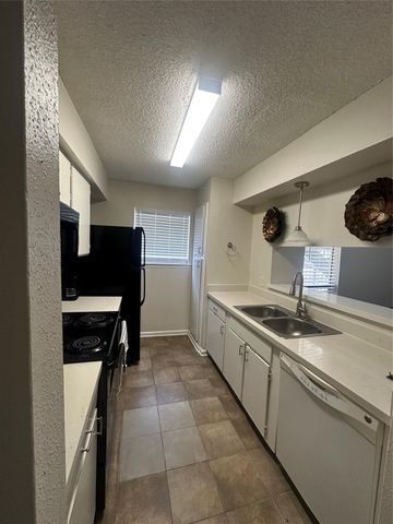6601 Sands Point Drive 74, Houston, TX 77074