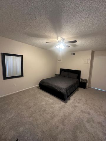 6601 Sands Point Drive 74, Houston, TX 77074