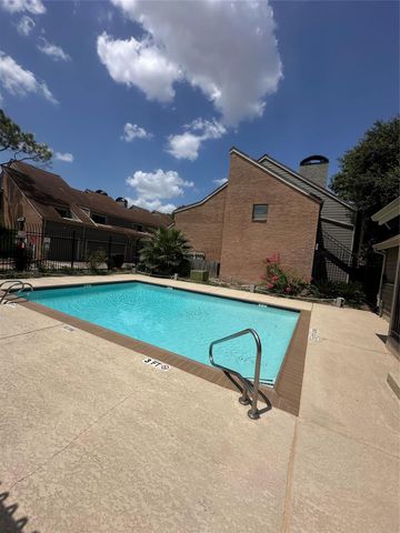 6601 Sands Point Drive 74, Houston, TX 77074