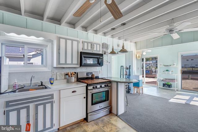30 W MOHAWK DR, Little Egg Harbor Twp, NJ 08087