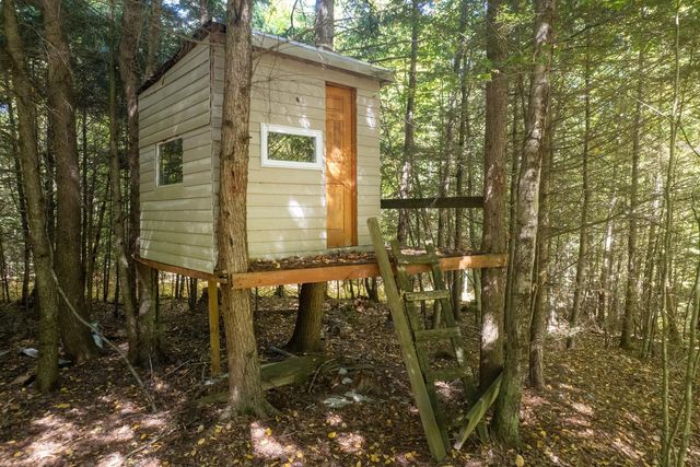 301 Wynnridge Drive, Rutland Town, VT 05701