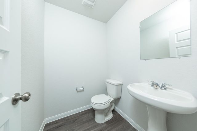 213 Lake Estates Drive, Montgomery, TX 77356